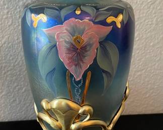 Fenton Rare Favrene Amphora, on Metal Stand Connoisseur Collection 1993