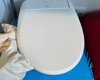 Heated smart toilet seat NEW