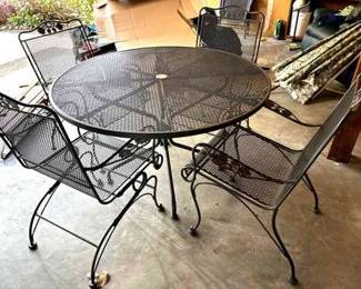 Vintage Woodard Outdoor Iron Table and 4 Chairs 