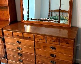 Ethan Allen Heirloom 6 Drawer Dresser With Mirror