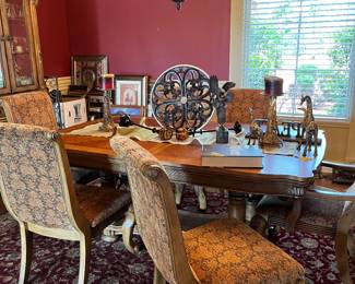 Dining Table
$650