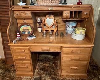 OUTSTANDING Sold Oak rolltop desk