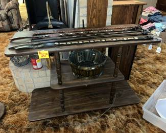 Vintage 1970's tv stand 