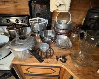 Lots of nice cookware