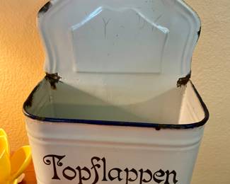 Topflappen Enamel Wall Container
