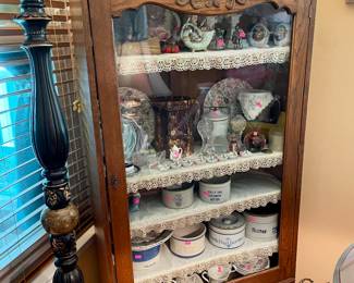 Beautiful Display Cabinet 