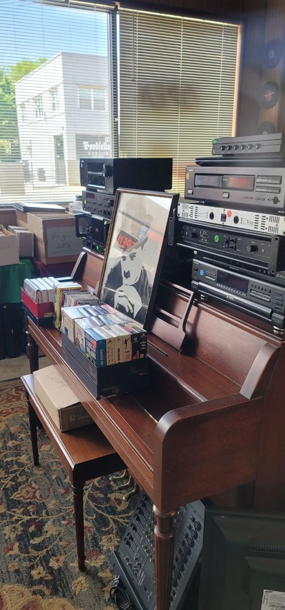 warehouse closing sale in Berwyn, IL starts on 5/4/2024