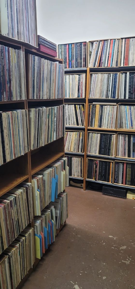 warehouse closing sale in Berwyn, IL starts on 5/4/2024