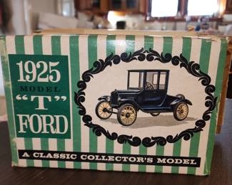 Vintage 1925 model T Ford model car, brand new