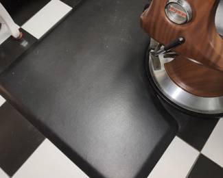 Salon Matt, 2 of them