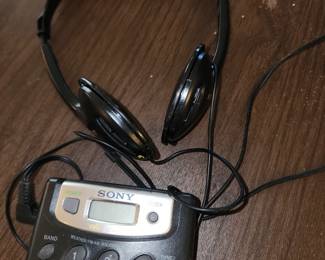 Sony walkman SRF-M37W  with headphones