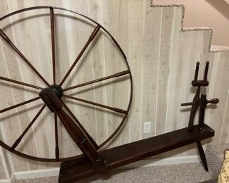 Antique spinning wheel 