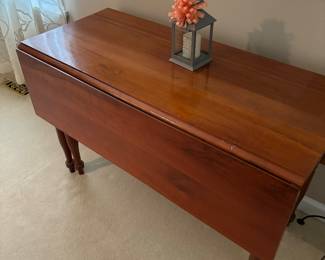 Drop leaf table 