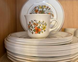 Country flower dishes 