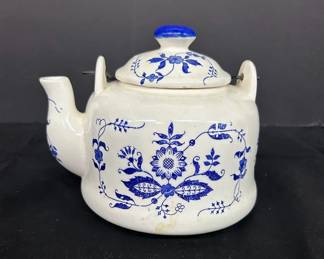  021 361 Vtg Blue Onion Nevco Teapot