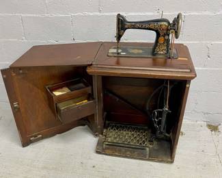 702 Antique Treadle Singer Sewing Machine 