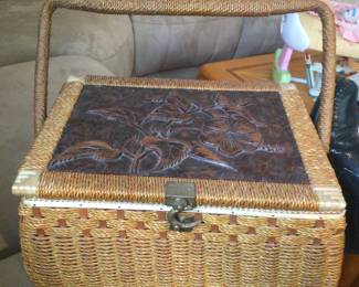 Singer Sewing Basket w/wood carved top