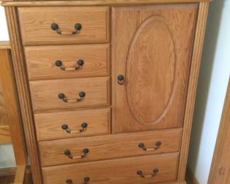 Oak Chest of Drawers w/7 drawers & door
