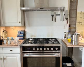 Haier Gas Stove 5 Burner - in like new condition
