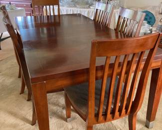 Dining table with leaf and 6 chairs 