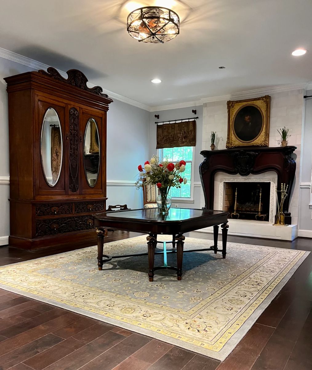 BEAUTIFUL! Greensboro Estate (TAG) Sale 5/105/11... starts on 5/10/2024