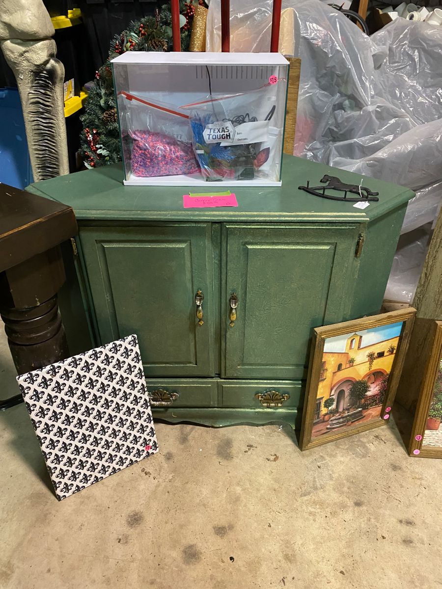 Giant estate sale plus family in Axtell, TX starts on 5/4/2024