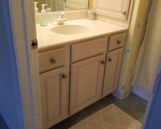 Pretty bath vanity