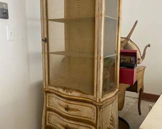 Small elegant curio cabinet $100.00