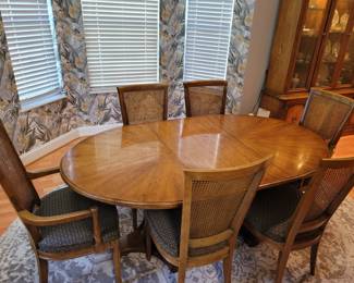 Henredon Dinning Room Table and Chairs 