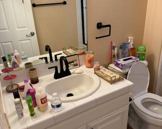 misc. bathroom knick knacks