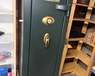 Sentry Long Hunter Green Gun Safe