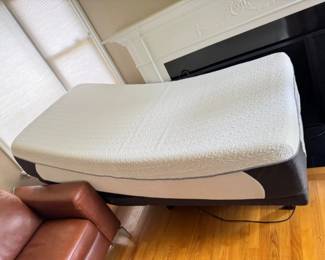 Cool Gel Memory Foam Twin Mattress on Riser