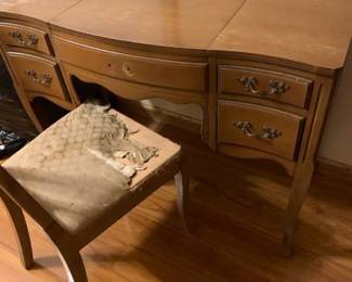 Vintage desk/vanity 42x17 with chair