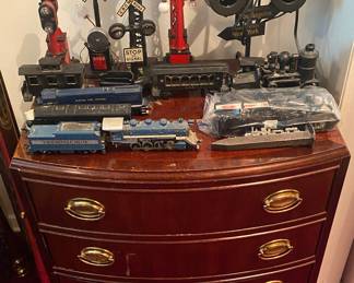 Thomasville Dresser the Mahogany Collection