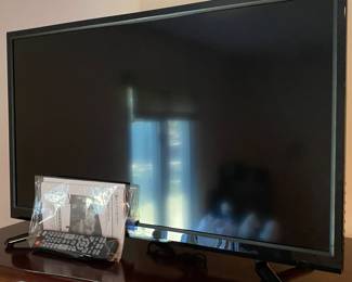 Second Element 32" HD LED Digital TV