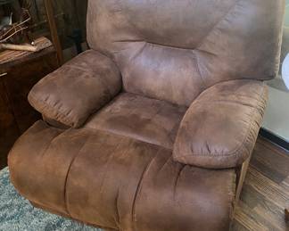 Two Catnapper Oversize Recliners