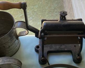 Small Old Washer/Ringer