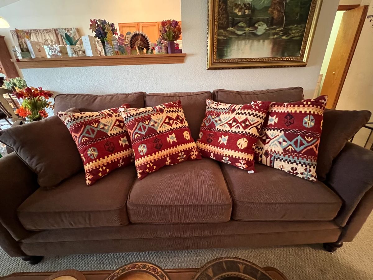 Mapledale Condo Estate Sale in Sheboygan, WI starts on 5/10/2024