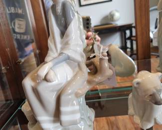 Lladro Figurine 4576  New Shepherdess