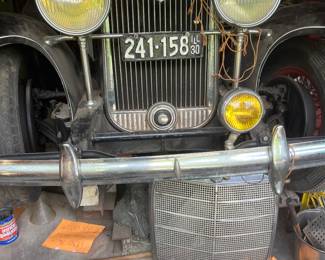 Front of 1930 Buick 4 door Sedan