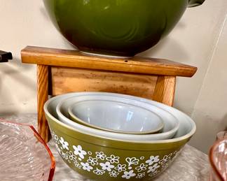 Vintage Pyrex spring blossom mixing bowls set of 3.