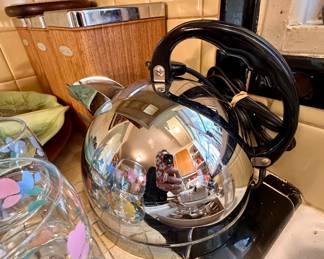 Vintage GE electric tea kettle.