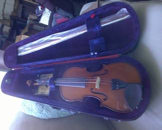 Violin, case. Student size 1/2