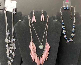 3 Set Earrings And Necklaces 