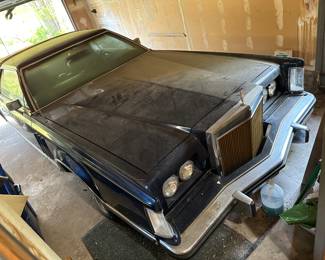 HIGHEST & BEST BY 5/18/24 @ 4:00 PM.  LINCOLN CONTINENTAL MARK V VIN#9Y89S758265. VEHICLE HAS NOT BEEN STARTED IN YEARS. NEEDS A GOOD DETAIL, OTHERWISE LOOKS TO BE IN GOOD CONDITION. BEING SOLD " AS IS."