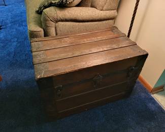 Antique chest, good condition!