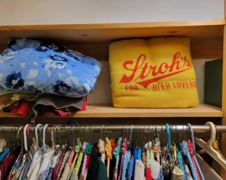 Very cool vintage Stroh's throw blanket, looks brand new!