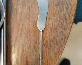 This us an example of the twisted knives. 