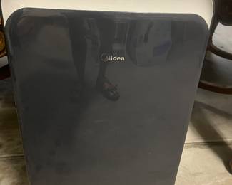 MIDEA AIR CONDITIONER