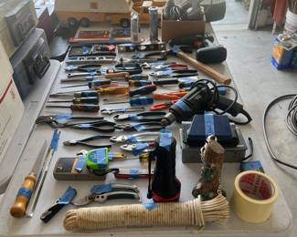 LOTS OF ASSORTED HAND TOOLS